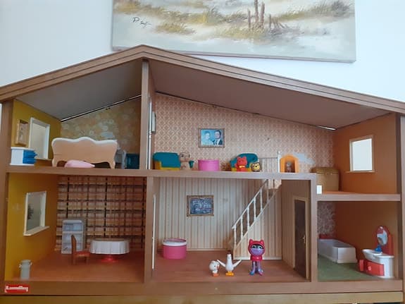 Lundby dockskåp med  möbler