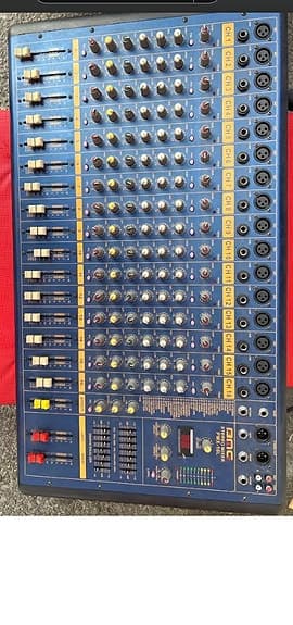 Stereo mixer / förstärkare 2 x 250 W