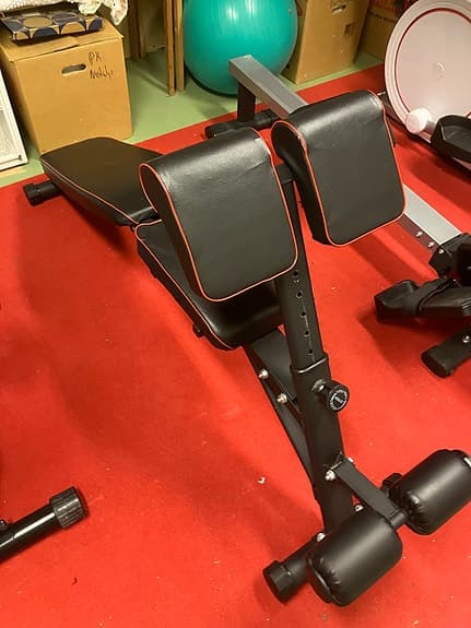 Träningsbänk justerbar svart med benstöd