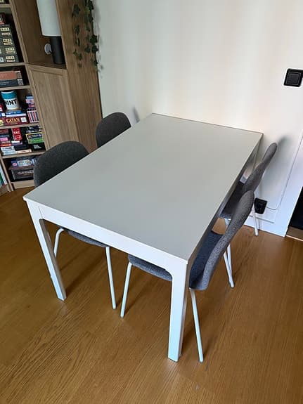 IKEA - Ekedalen, Utdragbart matbord + 4 Stolar