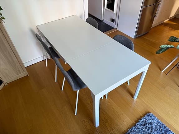 IKEA - Ekedalen, Utdragbart matbord + 4 Stolar