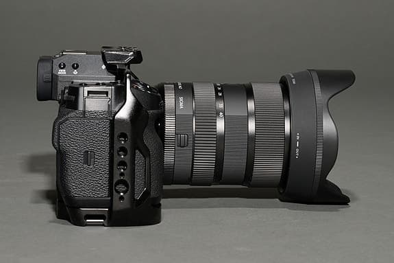 Fujifilm X-H2S + Sigma 17-40mm f/1.8 Art + SmallRig Cage