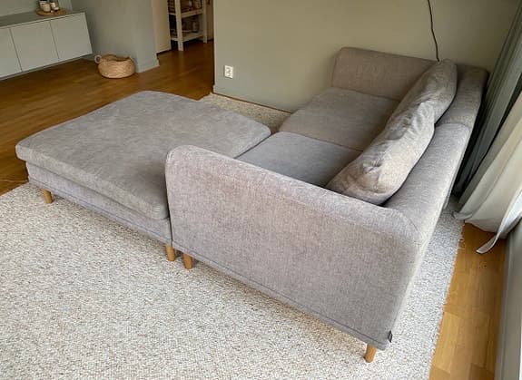 Ljusgrå modulsoffa med divan