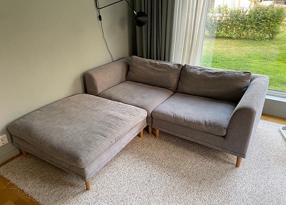 Ljusgrå modulsoffa med divan