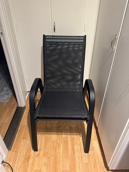 2 st  svarta Trädgårdsstolar
