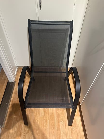 2 st  svarta Trädgårdsstolar