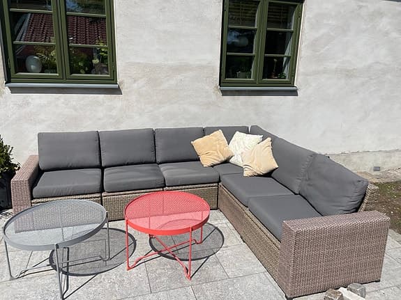 IKEAs Sollerön hörnsoffa i konstrotting med grå dynor