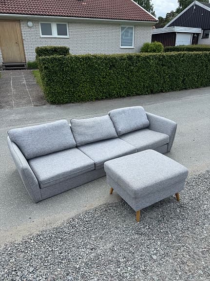 Soffa + Pall (leverans erbjuds)