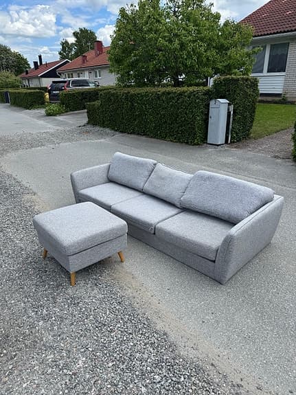 Soffa + Pall (leverans erbjuds)