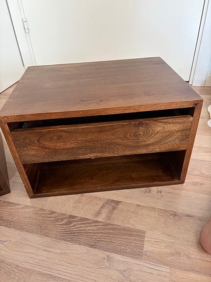 Sängbord i brun ek - Home Room