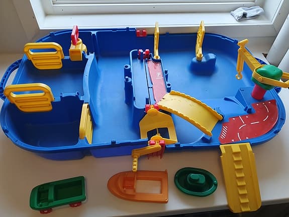 Aquaplay för utelek med vatten