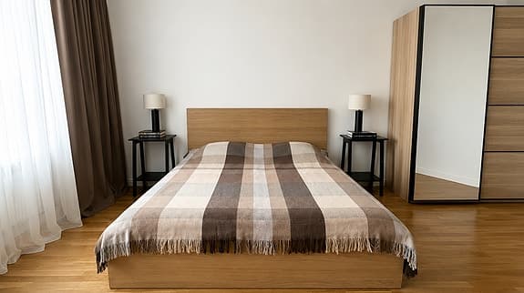 IKEA MALM sängstomme 160x200 cm med förvaring – fint skick!