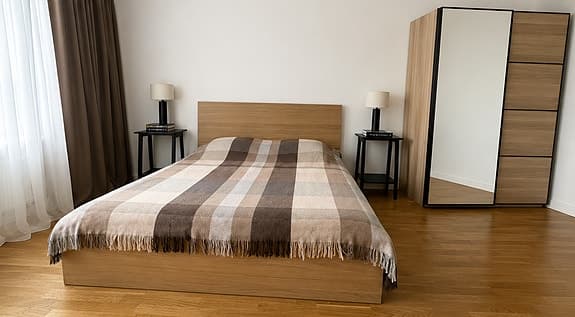 IKEA MALM sängstomme 160x200 cm med förvaring – fint skick!