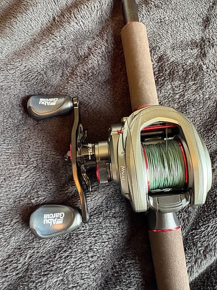 Abu Garcia Beast X2 842 XHP 40–140g + Abu Max 41 Vänster + Gäddjiggar  – Nyskick