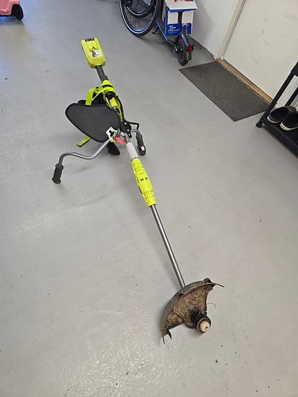 Ryobi 36V grästrimmer med sele