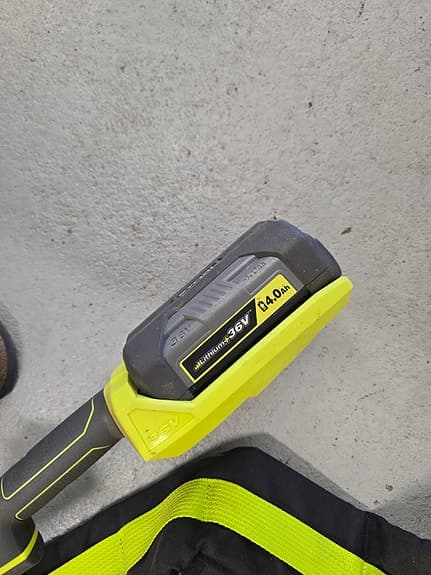 Ryobi 36V grästrimmer med sele