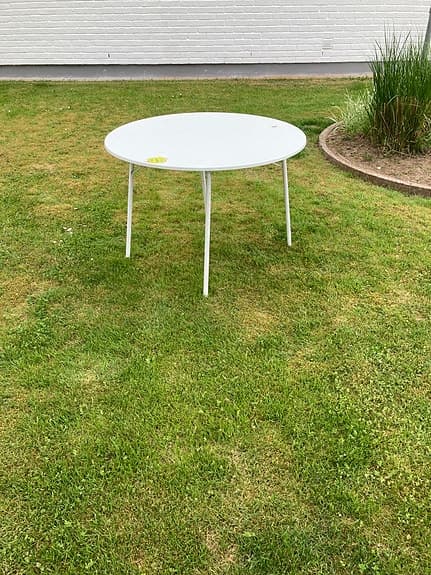 Trädgårdsbord runt