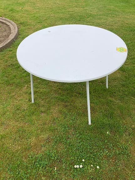Trädgårdsbord runt