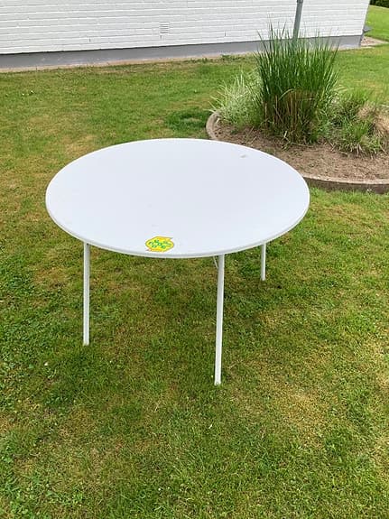 Trädgårdsbord runt