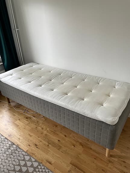 IKEA Skotterud 90×210cm + Tustna bäddmadrass + ekben