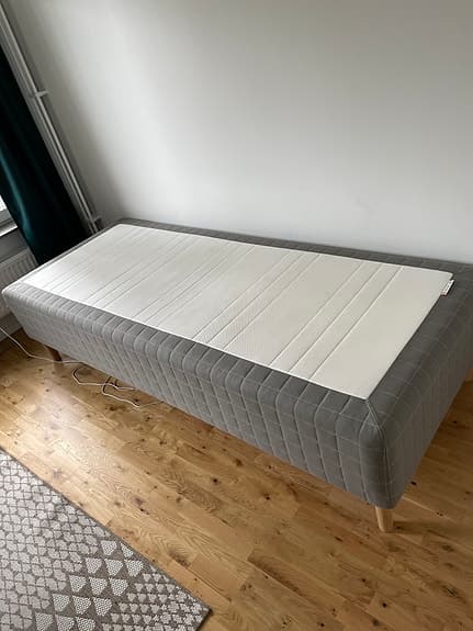 IKEA Skotterud 90×210cm + Tustna bäddmadrass + ekben