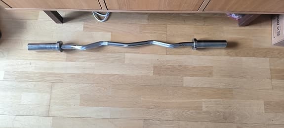 Curl-stång med 4 viktskivormed lås.