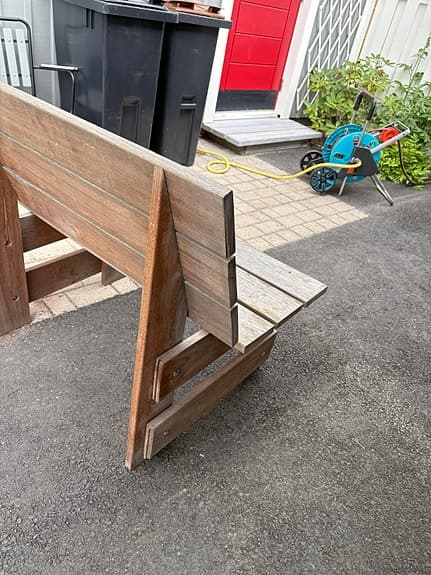 Träbänk utomhus ute bänk soffa