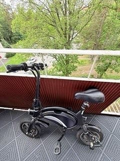 Freev hopfällbar elcykel svart