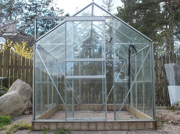 Växthus glas aluminium på sockel + automatisk vindrutta.