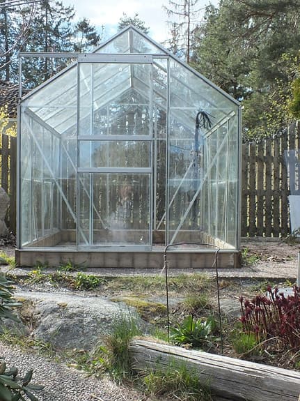 Växthus glas aluminium på sockel + automatisk vindrutta.