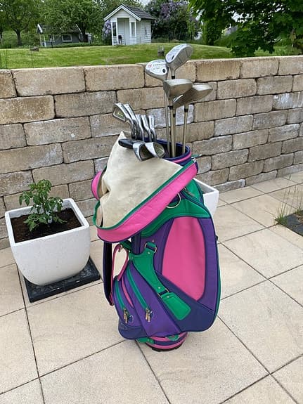 Golfset till dam med flerfärgad bag och klubbor