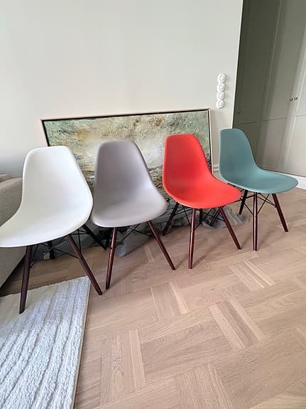 Vitra Eames plaststolar skalstolar av Charles & Ray Eames