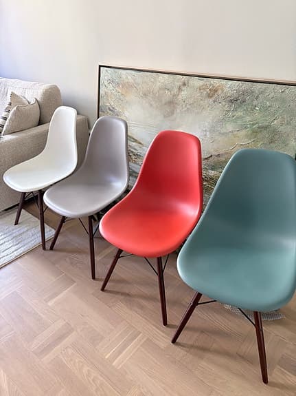 Vitra Eames plaststolar skalstolar av Charles & Ray Eames