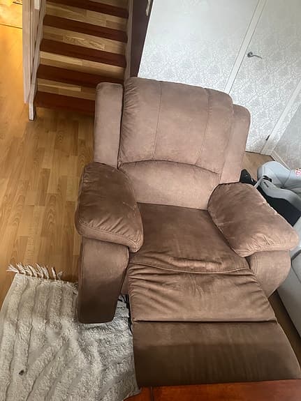 Bekväm recliner/fåtölj med fotstöd säljes