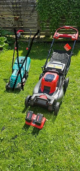 Milwaukee batterigräsklippare röd/svart