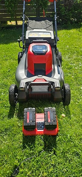 Milwaukee batterigräsklippare röd/svart