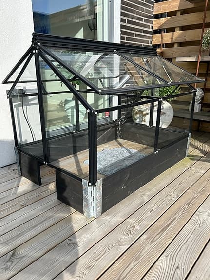 Växthus odlingsbänk svart glas