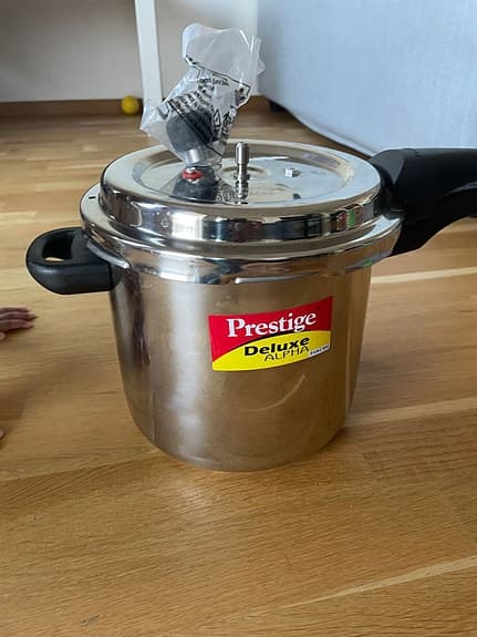 Prestige cooker 5.5L.