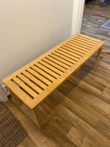 Artek bänk 153A av Alvar Aalto