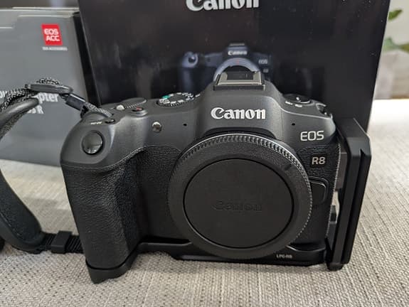 Canon R8 + EF 50mm f/1,8 STM med adapter + RF 28mm f/2,8
