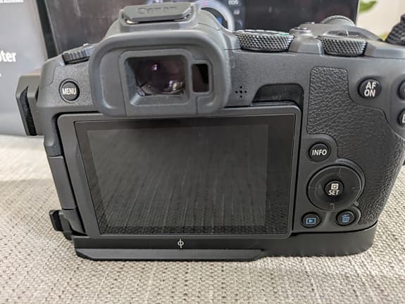 Canon R8 + EF 50mm f/1,8 STM med adapter + RF 28mm f/2,8