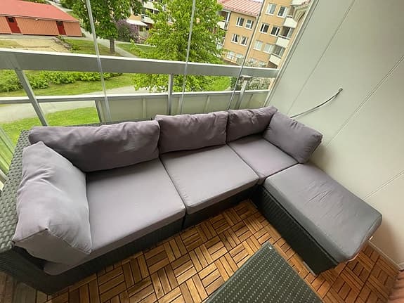 Loungegrupp för balkong/uteplats – soffa, divan/sittpall och bord