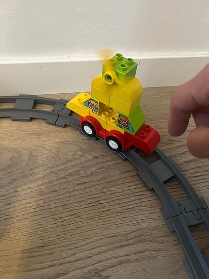 LEGO DUPLO tågbana med djur, figurer och klossar