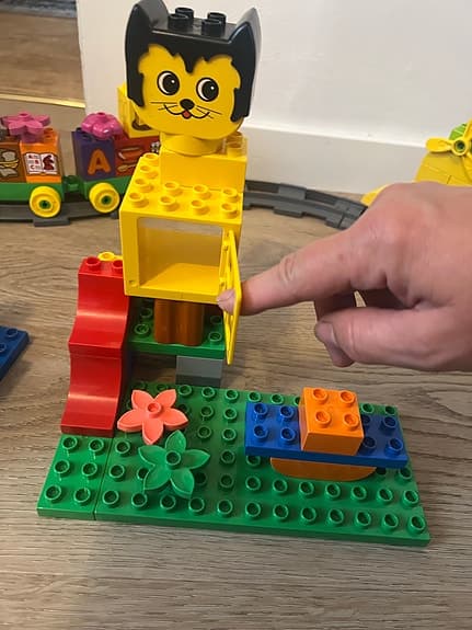LEGO DUPLO tågbana med djur, figurer och klossar