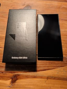 Samsung Galaxy S24 Ultra 256GB – fint skick + tillbehör