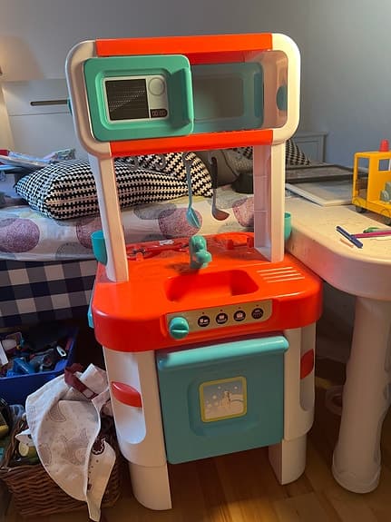 Mini leksaks kök med leksaksmat och mikrowave + kassa