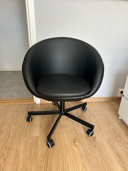 Kontorsstol med hjul, svart