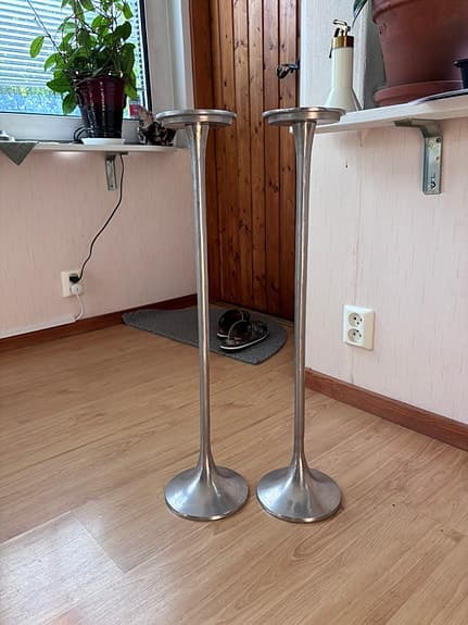 Perfect Home hög ljusstake på fot i metall