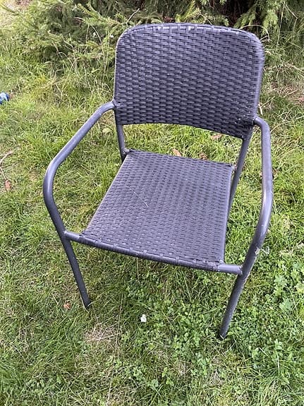 Trädgårdsmöbler med stort trädgårdsbord i kompositträ med bänk och stolar