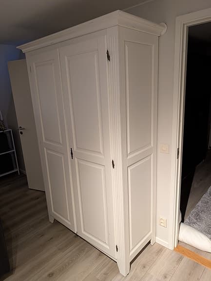 Stort Linneskåp